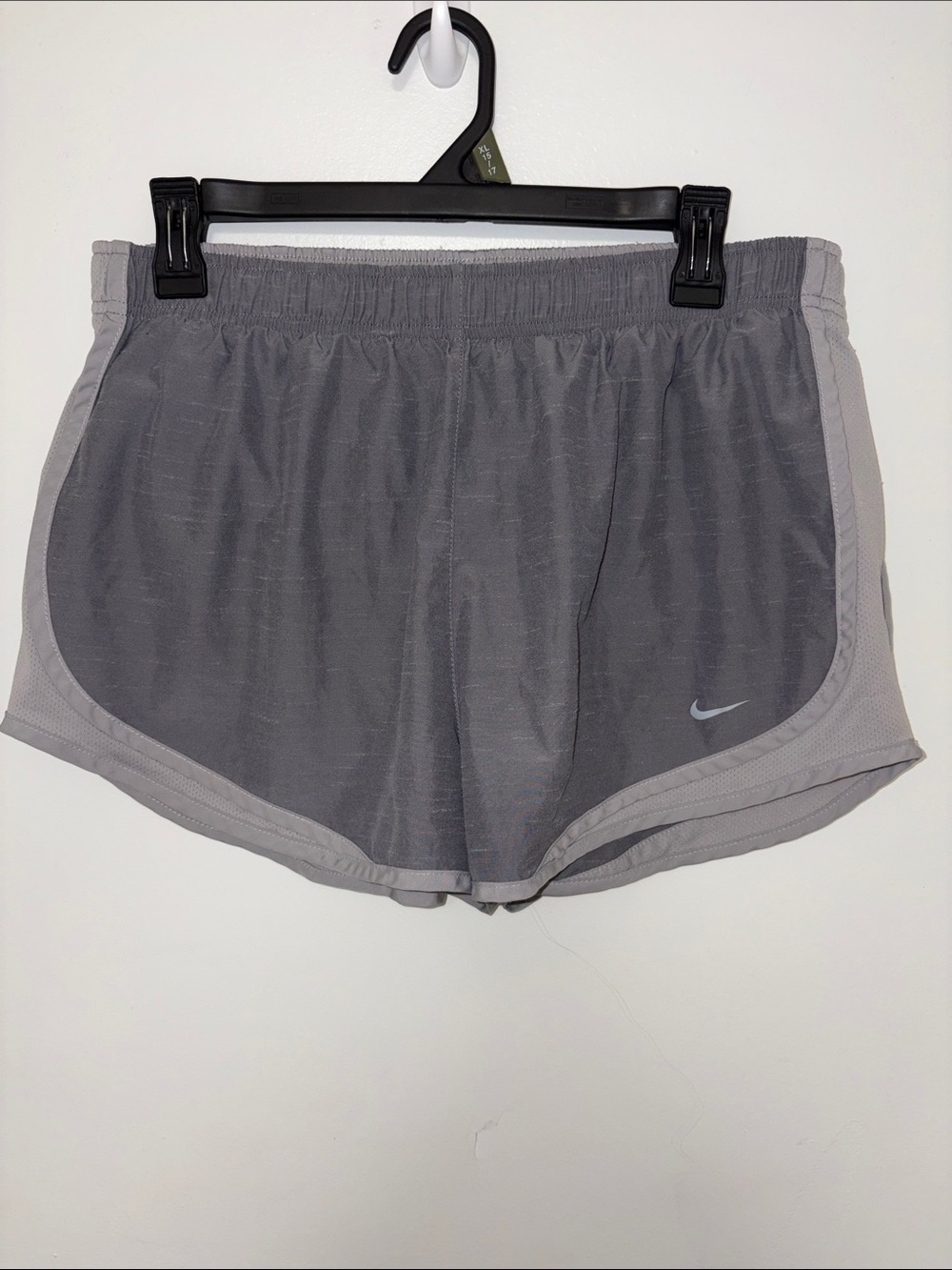 EUC- Nike Tempo Womens Gray Dri-Fit Elastic Waist Running Shorts Size xl